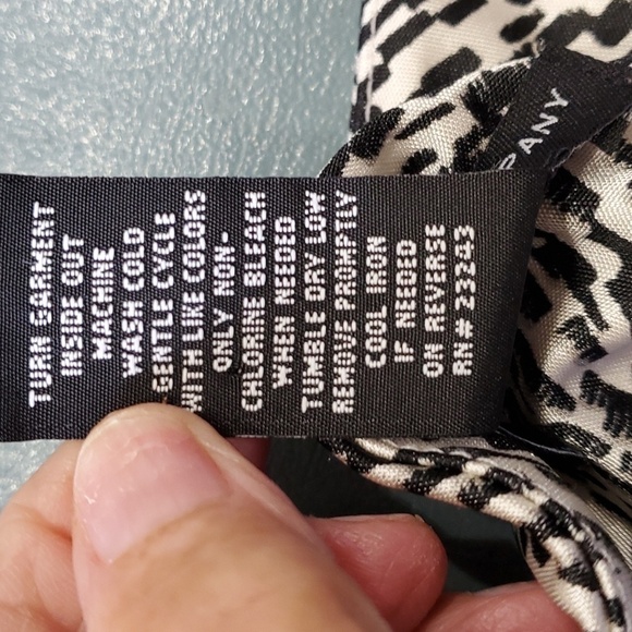 New York & Co. Vintage Y2K Black & white. V neck with a knot. Career flattering. - Picture 8 of 10